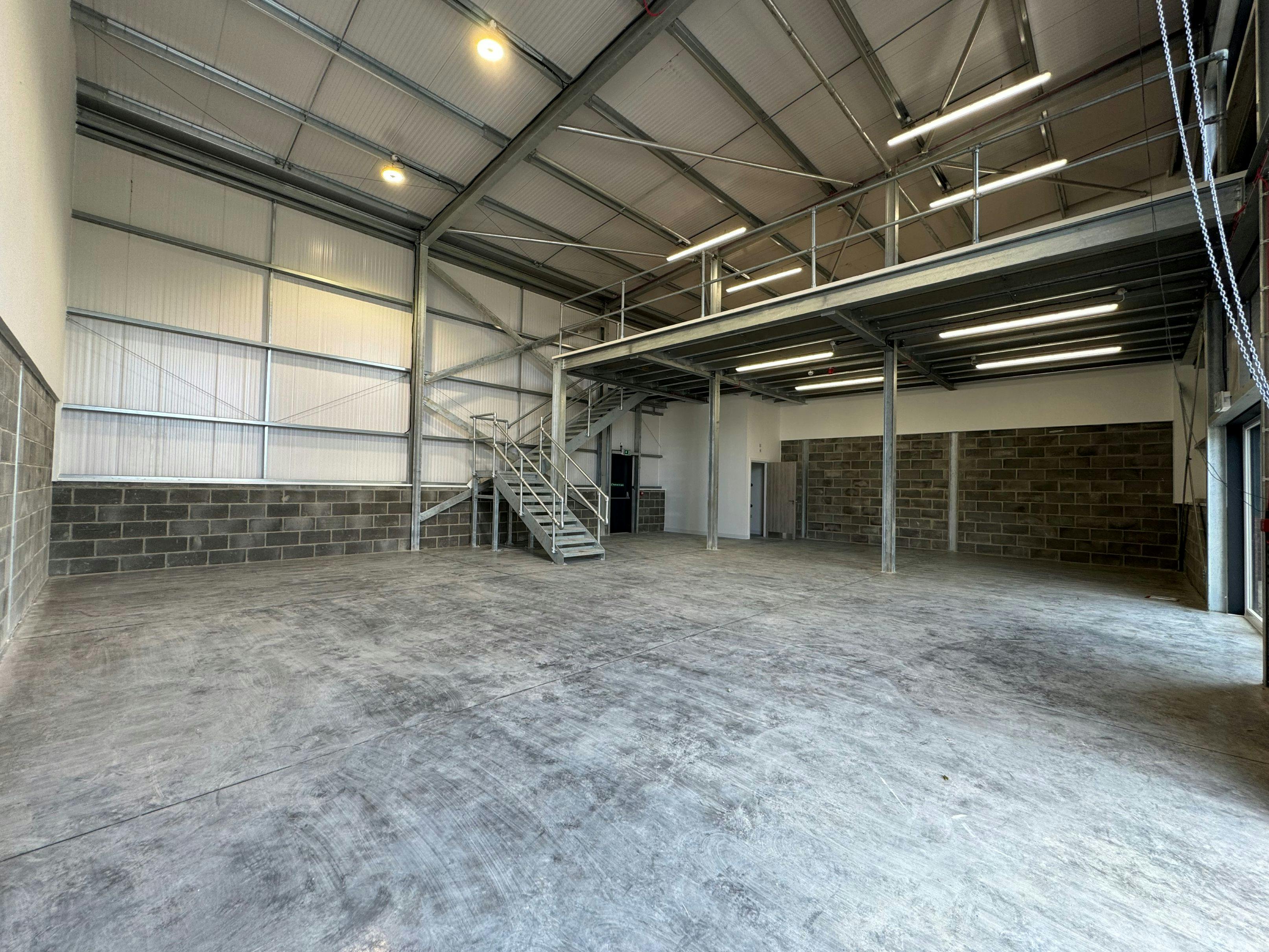 Industrial Unit in Eastleigh - photo 2