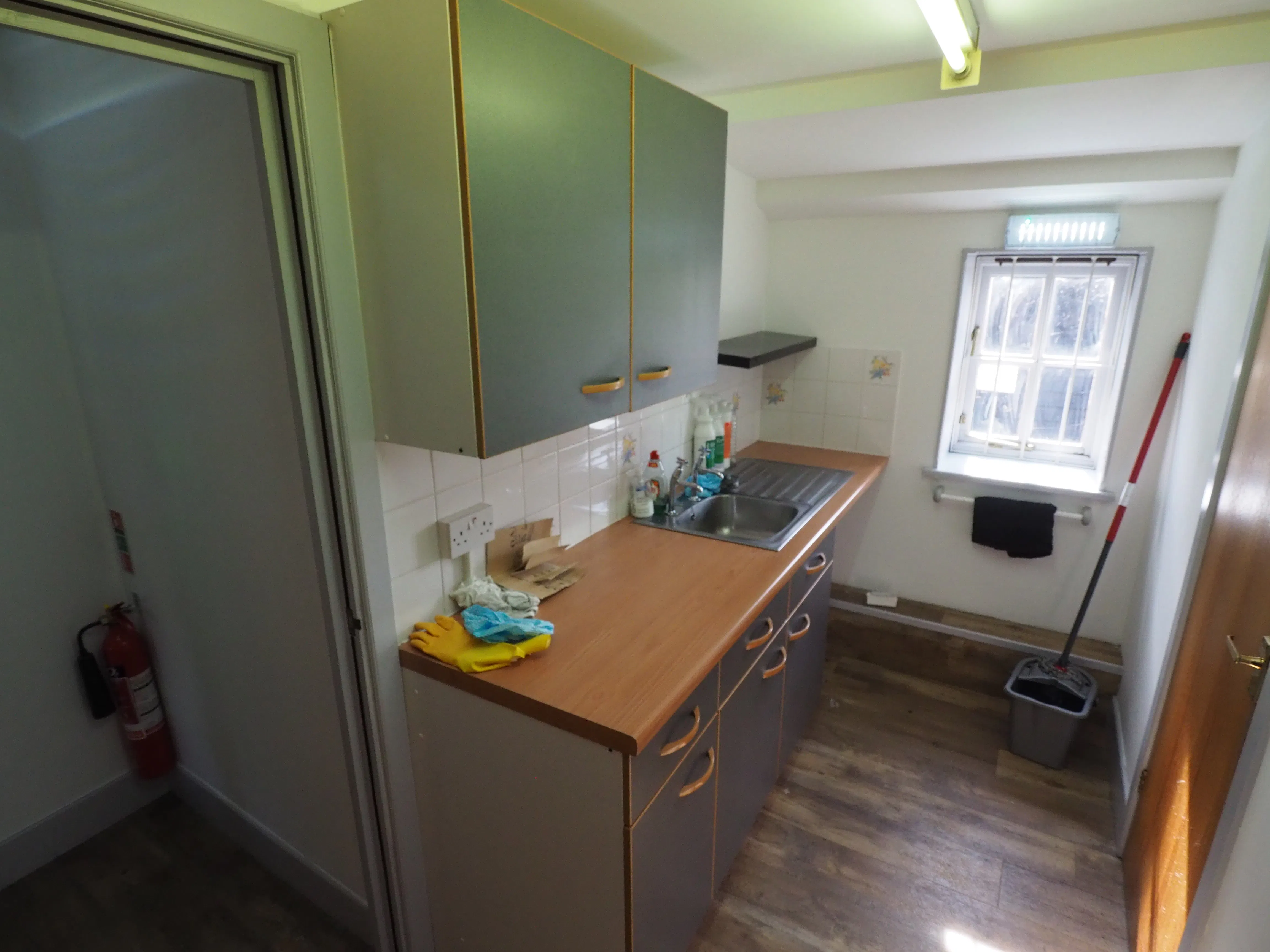 The Annexe, Meadow Court, Horsham, Office To Let - PA090054.JPG