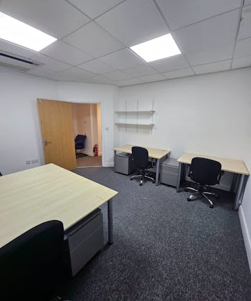 Chilterns House Business Centre, Eton Place, Burnham, Offices To Let - CH G3  4 desk Oct 24.jpg