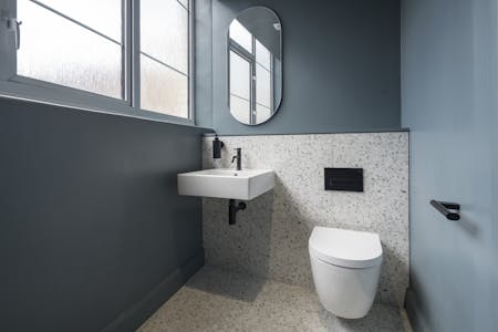 26 Emerald Street, Bloomsbury, Office To Let - Bathroom