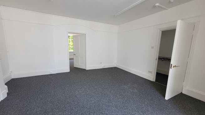 38-42 London Road, Palace Chambers, Stroud, Office To Let - Int 1.jpg
