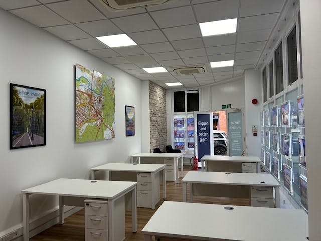 Alexandra Court, Windsor, Office / Retail To Let - 25 St Leonards Road showroom.jpg