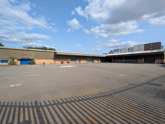 Former Jewson Premises, Walnut Tree Close, Guildford, Storage Land / Warehouse & Industrial To Let - PXL_20250805_154138063.jpg