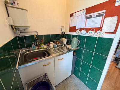 88 Rectory Grove, Leigh-on-Sea, Retail To Let - ddc9b74d-96e2-4c91-b405-36f63142d155.jpg