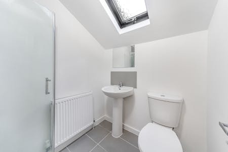 Woodlands Park Road, London, Residential Flat To Let - Bathroom