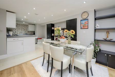 113 Clarendon Road, London, High Street Retail For Sale - 113 clarendon rd5086.jpg