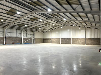 21 Buntsford Drive, Worcestershire, Industrial To Let - internal 1.jpg