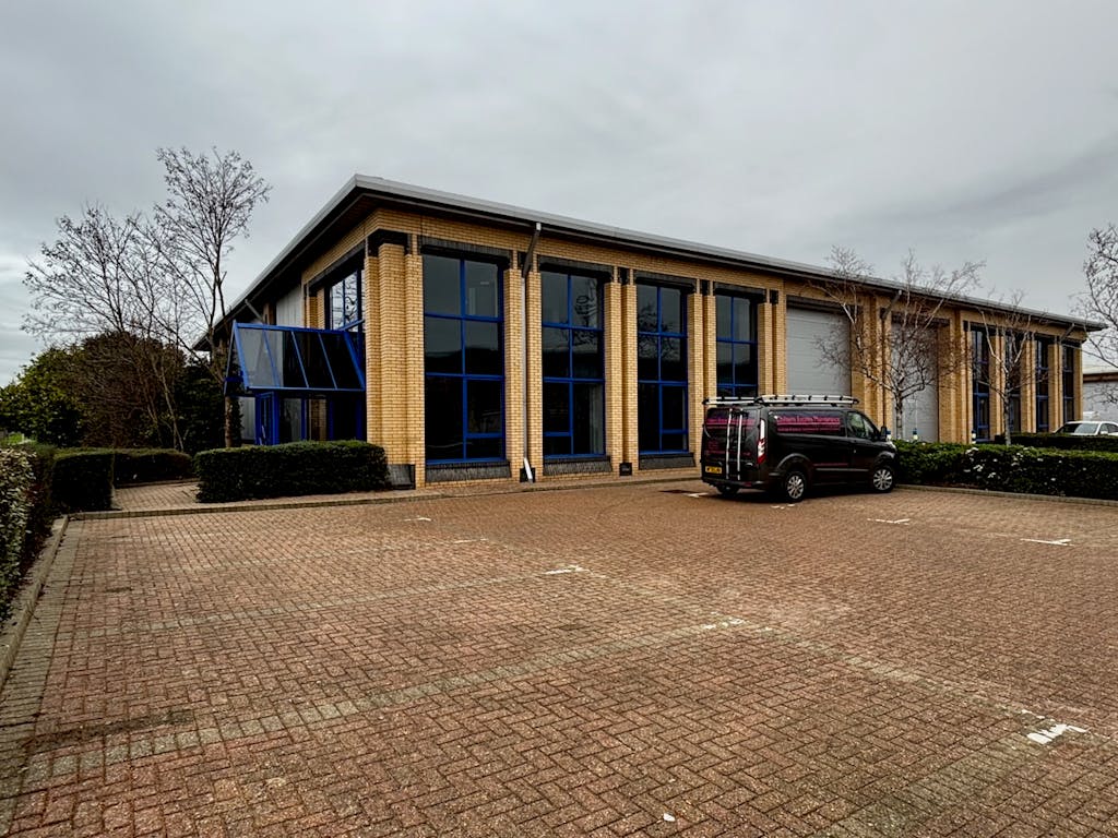 Unit 3 Caxton Park Bedford warehouse external Dec 25