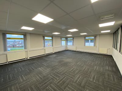 Suite 3, First Floor, De Clare House, Caerphilly, Office To Let - De Clare House 08.jpg