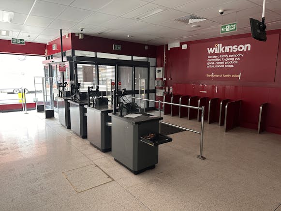 1A Vicar Lane, Chesterfield, Retail / Retail To Let - 20251007_141742980_iOS.jpg