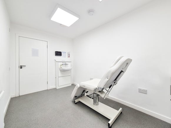1827 Maryhill Road, Glasgow For Sale - room2_2.jpg