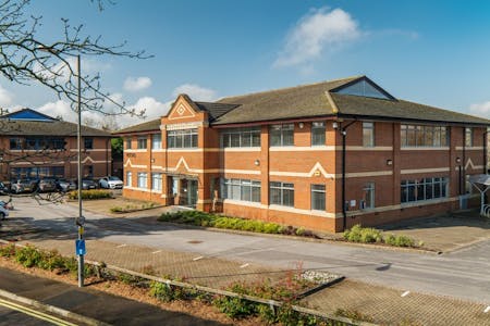 Tilford House, Farnham, Office To Let - vb5112336_A1184_03_CALA_Homes_Tilford_House_Farnham_800x533.jpg