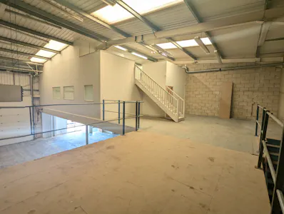 Unit 12, Chesham, Industrial To Let - PXL_20260619_134413641.jpg