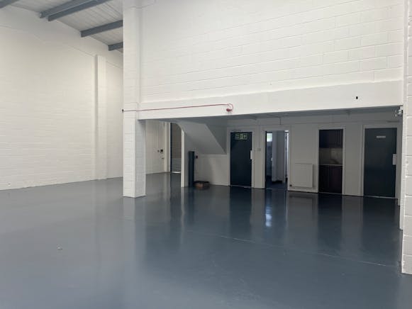 Unit 9, Vale Industrial Estate, Aylesbury, Industrial To Let - IMG_3108.JPG