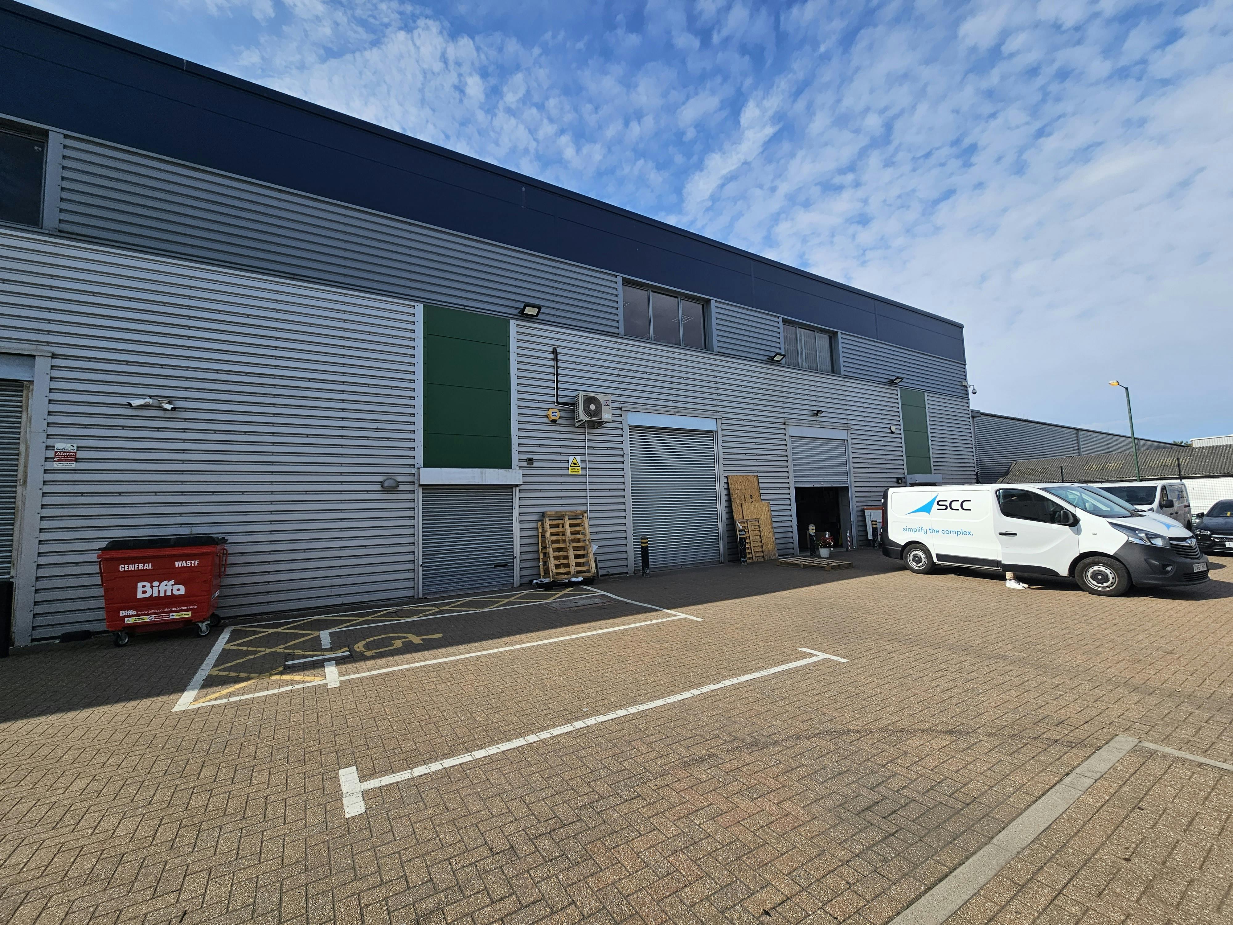 Industrial Unit in London - photo 2