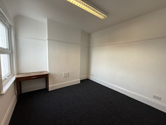 163 The Broadway, Thorpe Bay, Office To Let - Second Floor Middle Suite