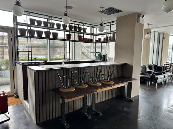 Unit 12, 8 Kew Bridge Road, Brentford, Restaurant To Let - IMG_2551.JPEG