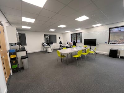 Ground Floor 19 Chiltern Court, Asheridge Road, Chesham, Office / E (Commercial / Business / Service) To Let - WhatsApp Image 20251103 at 150412_d194c98f.jpg