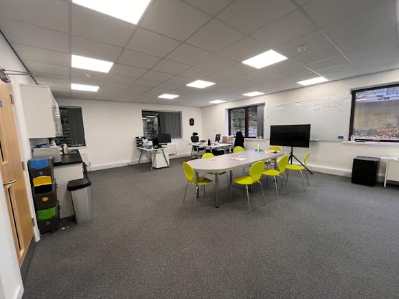 Ground Floor 19 Chiltern Court, Asheridge Road, Chesham, Offices To Let - WhatsApp Image 20251103 at 150412_d194c98f.jpg