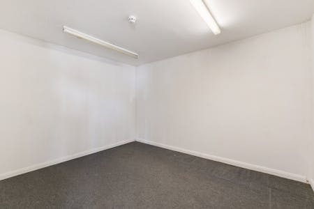 Showroom / Warehouse unit, 4-12 Kempson Close, Aylesbury, E (Commercial / Business / Service) / Industrial / Retail To Let - 101955_4-12-Kempson-Close-Gatehouse-Way (30).jpg