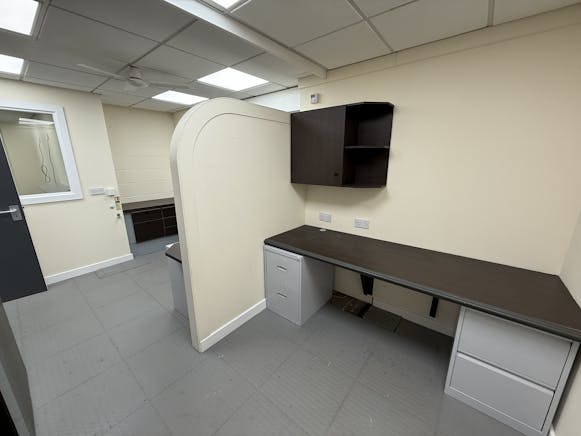 Unit 3, Droitwich Enterprise Hub, Droitwich Spa, Industrial To Let - 20251223_122652832_iOS (1).jpg