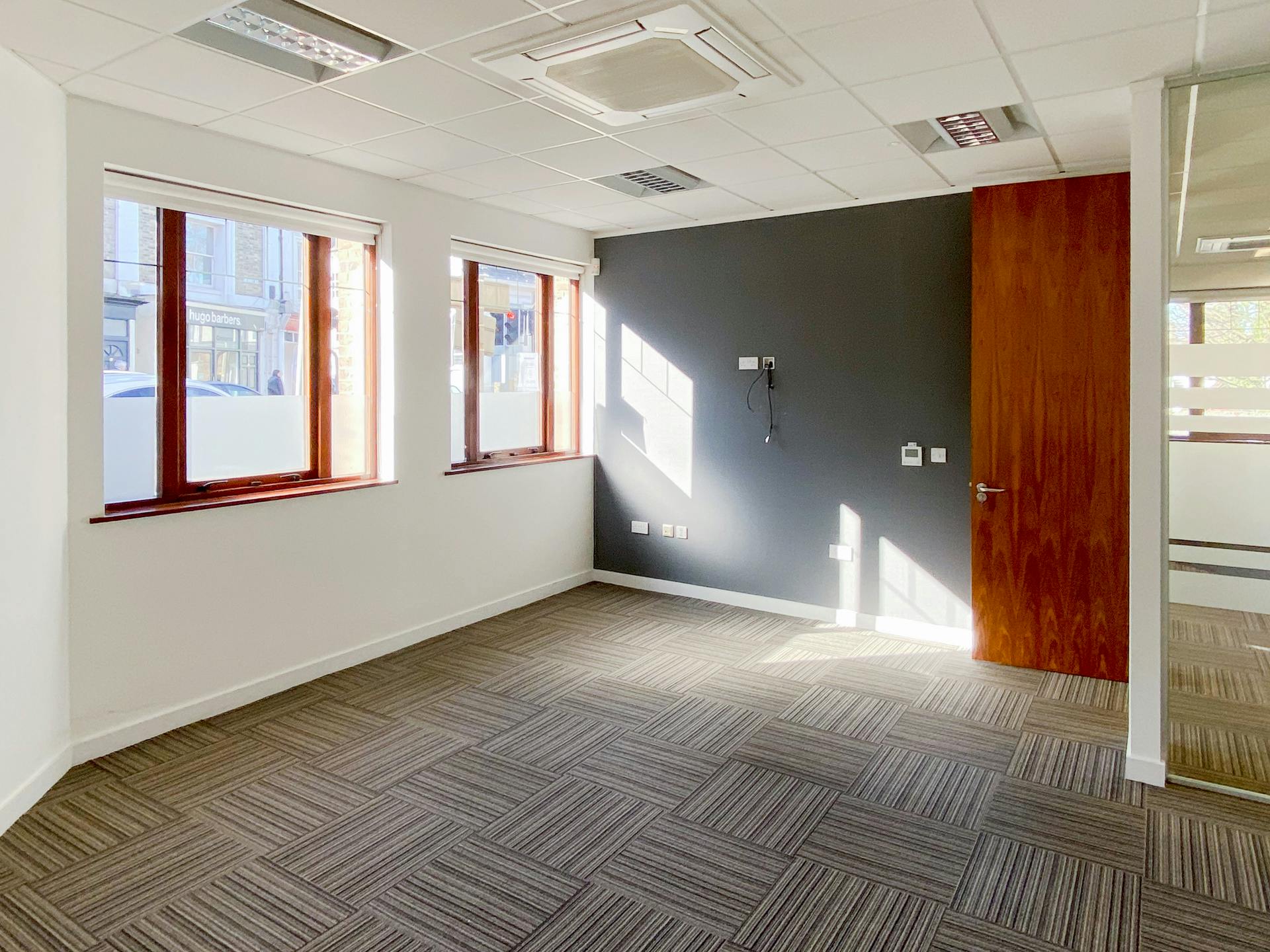 Office in Winchester - photo 4