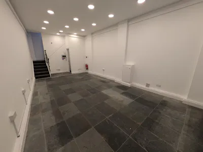 25 Chapel Street, Guildford, Office / Retail To Let - 9503.jpg
