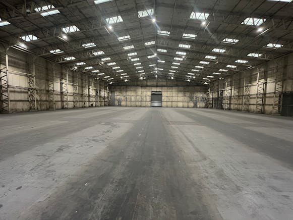 Hangar 1, Westcott Venture Park, Aylesbury, Industrial To Let - 20250716_125422401_iOS.jpg