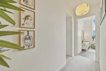 Borough High Street, London, Residential Flat To Let - Hallway