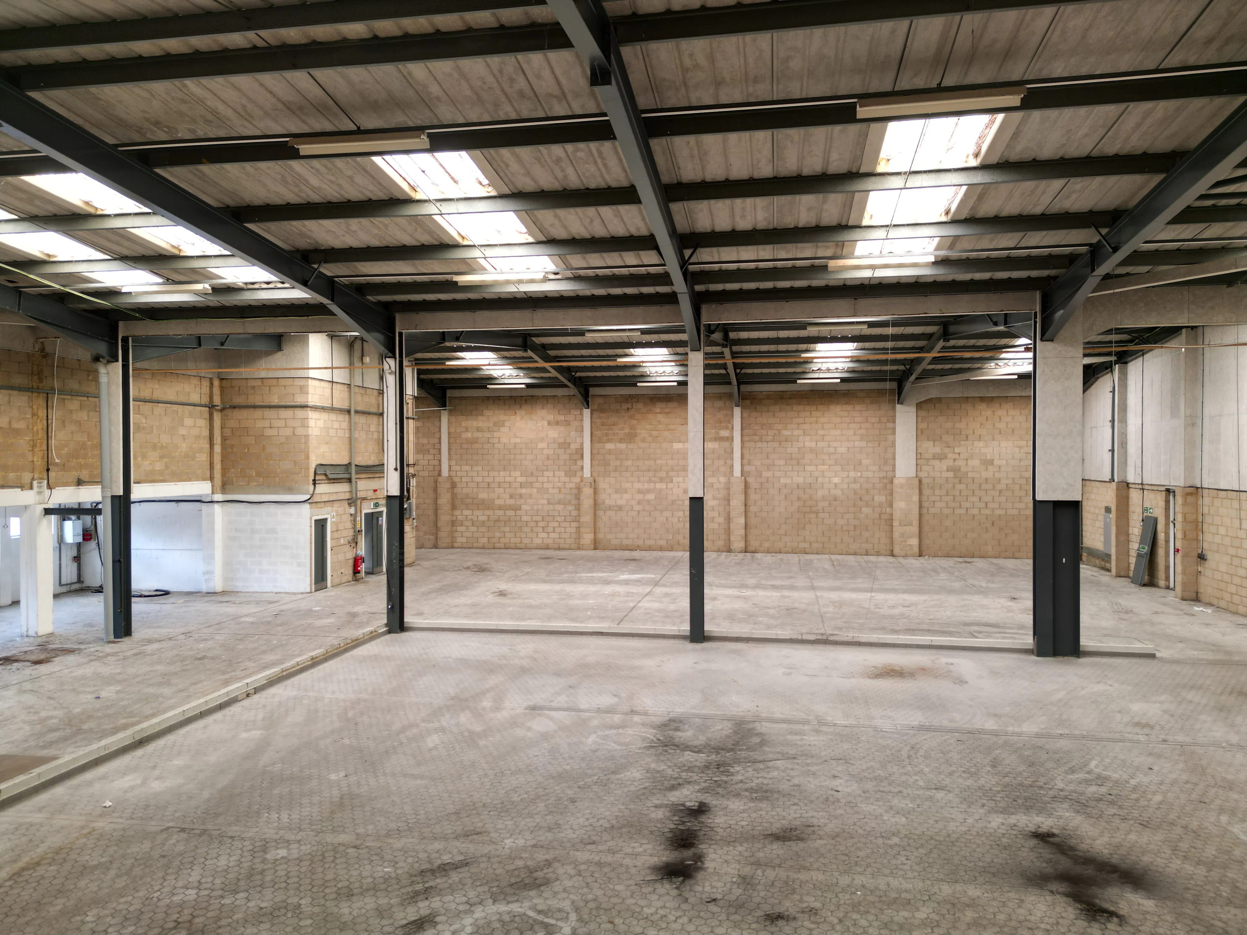 Unit 15 & 16, Unit 15 & 16 Mead Park Industrial Estate, Harlow, Industrial To Let - DJI_0953.JPG