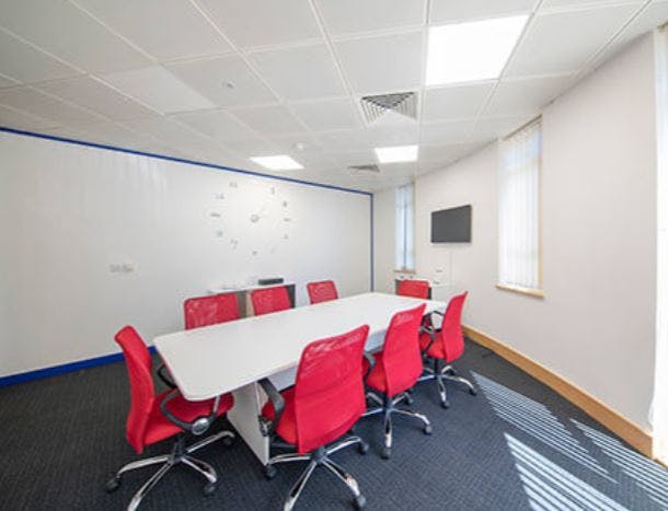 Office in Staines-upon-Thames - photo 3