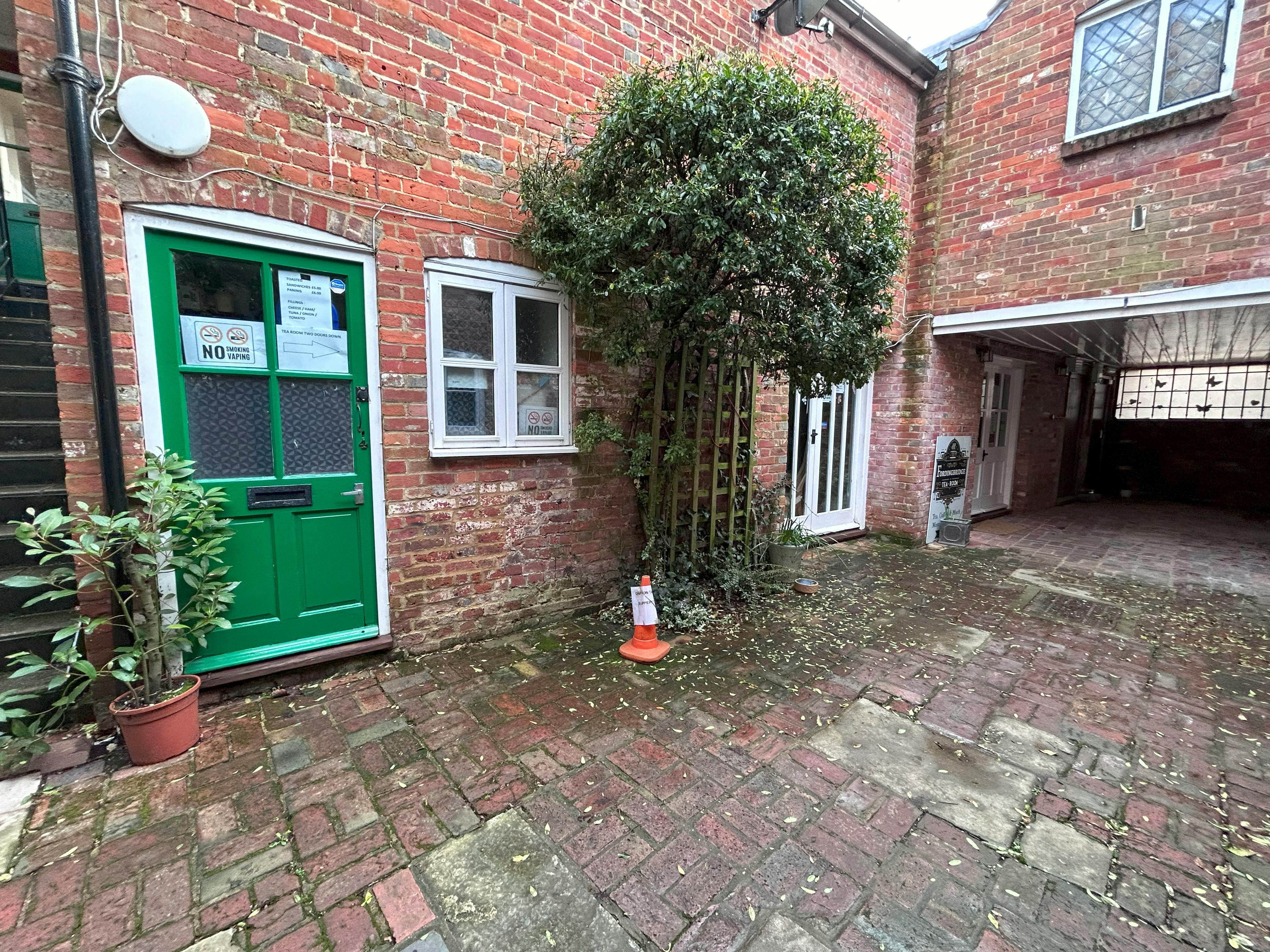 Retail/Shop in Fordingbridge - photo 3