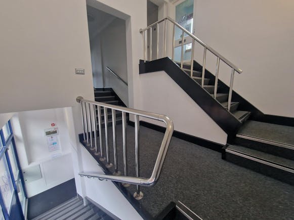 1st & 2nd Floors 35 Winchester Street, Basingstoke, Office To Let - 20251027_120551.jpg