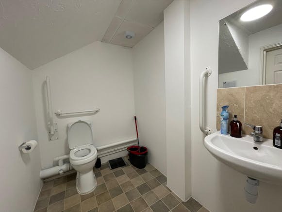 8 Tanners Yard, Bagshot, Offices To Let - unnamed 13.jpg