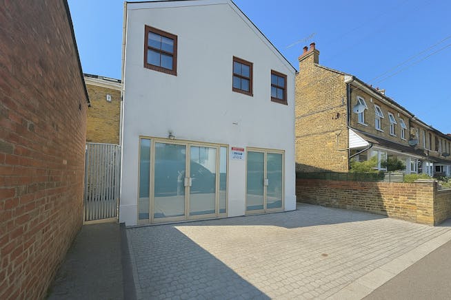 Rear of 35 Broadway, Leigh-On-Sea, Retail To Let - WhatsApp Image 20251017 at 160403_7218d1ea.jpg