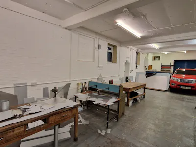Unit 7, Hyde, Industrial/Logistics To Let - 20221208_131505.jpg