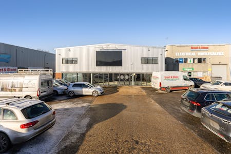 Showroom / Warehouse unit, 4-12 Kempson Close, Aylesbury, E (Commercial / Business / Service) / Industrial / Retail To Let - 101955_4-12-Kempson-Close-Gatehouse-Way (3).jpg