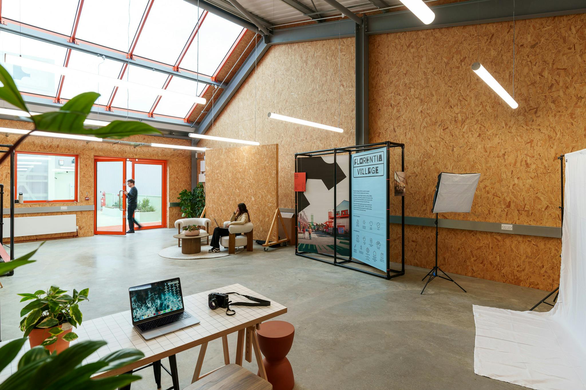 Industrial Unit in London - photo 2