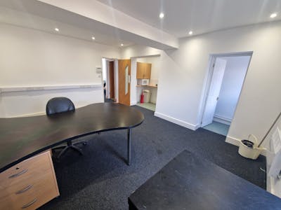 25 London Road, Waterlooville, Leisure / Office / Retail For Sale - 20260326_102124.jpg