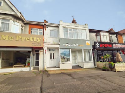 721 London Road, Westcliff-on-Sea, Residential Flat / Mixed Use / Retail For Sale - 7a16d06b-WhatsApp 20Image 202026-03-06 20at 2009.33.24.jpeg