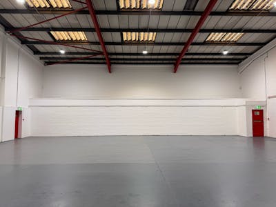 Unit 9, Gateway Industrial Estate, London, Industrial/Logistics To Let - efc3d1b8530144bab5905b33c3101d72.jpg