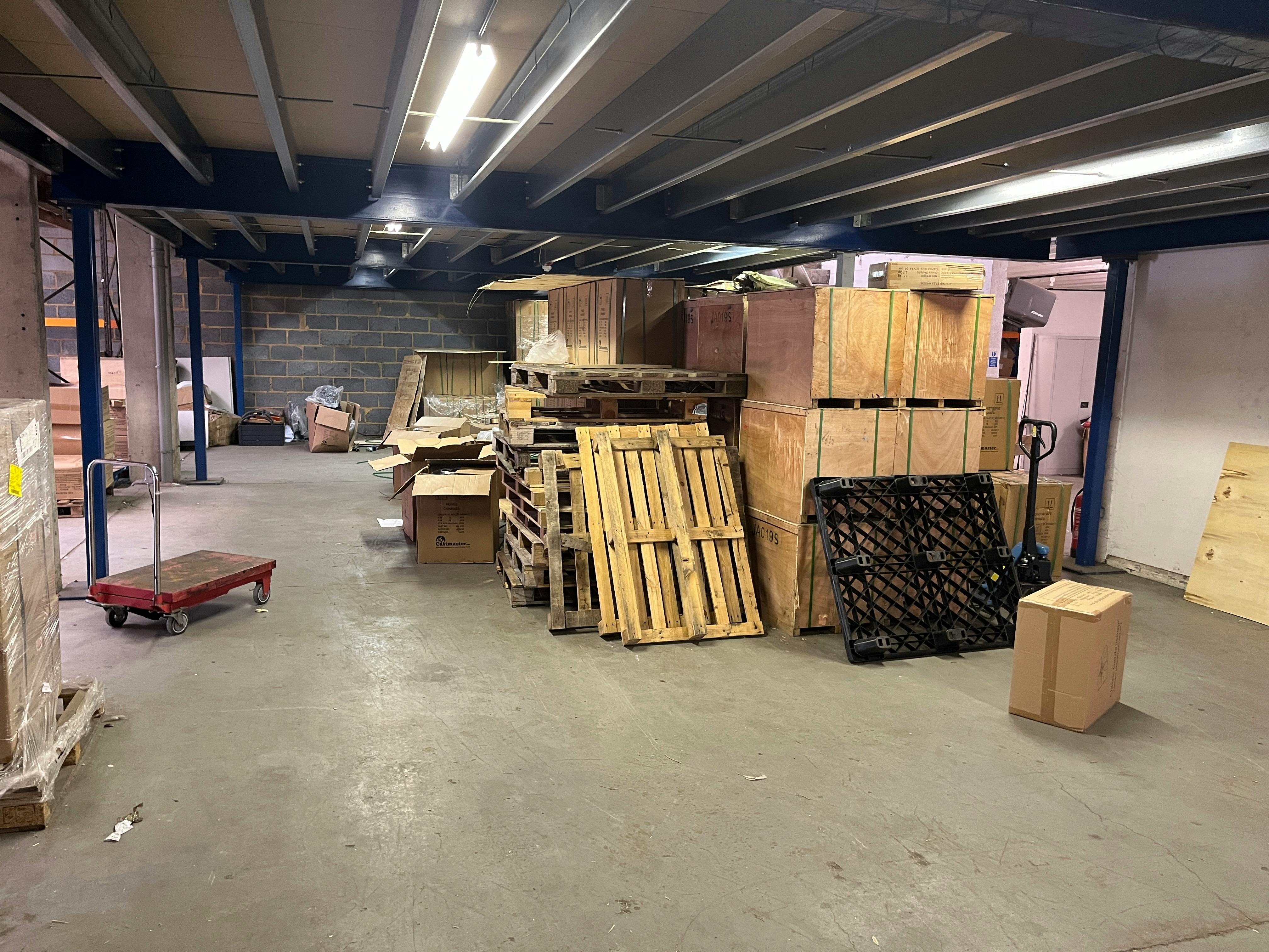 The Warehouse, Aylesbury, Industrial To Let - 20250617_130454847_iOS.jpg