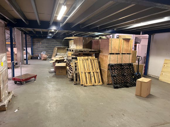 The Warehouse, Aylesbury, Industrial To Let - 20250617_130454847_iOS.jpg