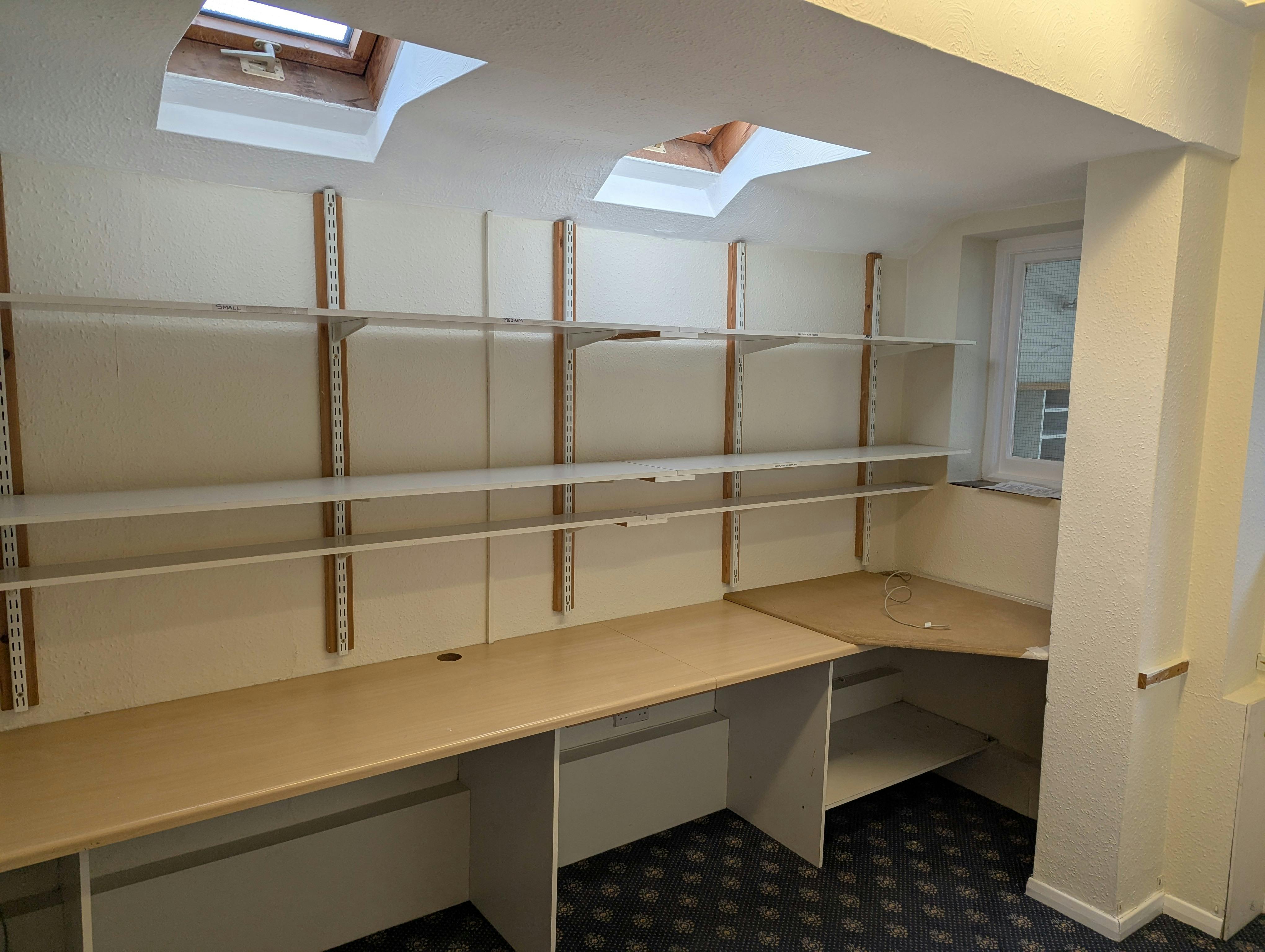 77 High Street, Littlehampton, Retail To Let - PXL_20250407_092440122.jpg