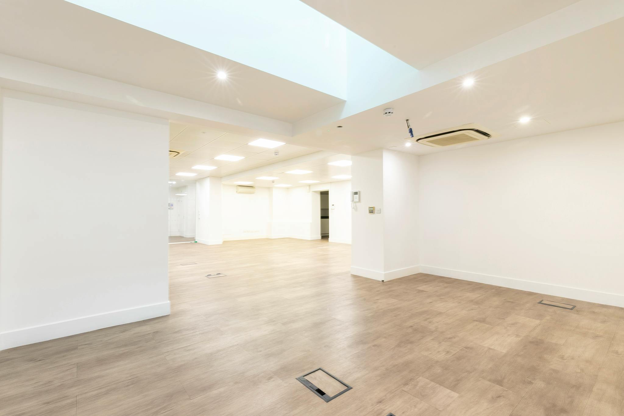 Retail/Shop in Nine Elms - photo 4