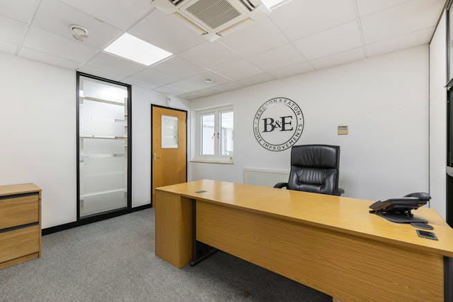 Showroom / Warehouse unit, 4-12 Kempson Close, Aylesbury, Industrial / Retail To Let - 101955_4-12-Kempson-Close-Gatehouse-Way (18).jpg