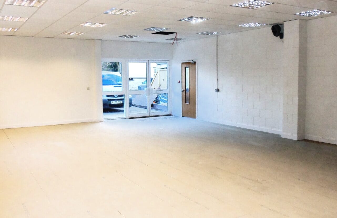 Kingscote C & D Priory Park, Priory Industrial Estate, Tetbury, Office / Retail To Let - KingscoteCOffice Internal 003.jpg