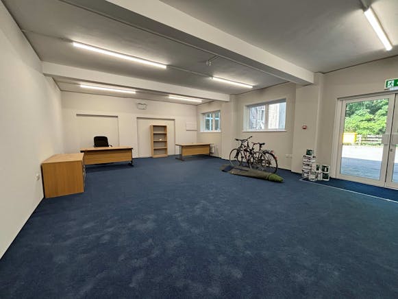 Tradeplas Offices, Ecohaus Building, Bath Road, Stroud To Let - Int 4.jpg