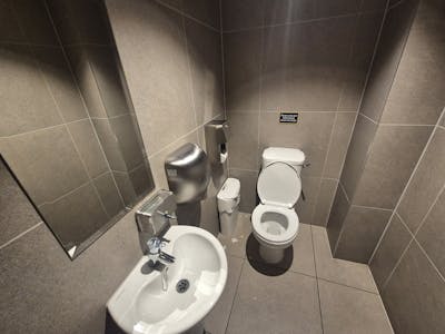 33-35, High Street, Stockport, Retail To Let - 20260218_162830.jpg