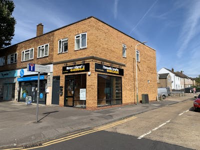 13 Willow Parade, Upminster, Retail To Let - IMG_9893.jpg